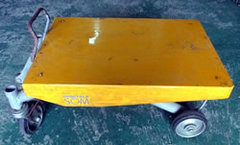 中古ミニ油圧リフター台車/品番 MTS-300 問い合わせ番号 Z-0721-2